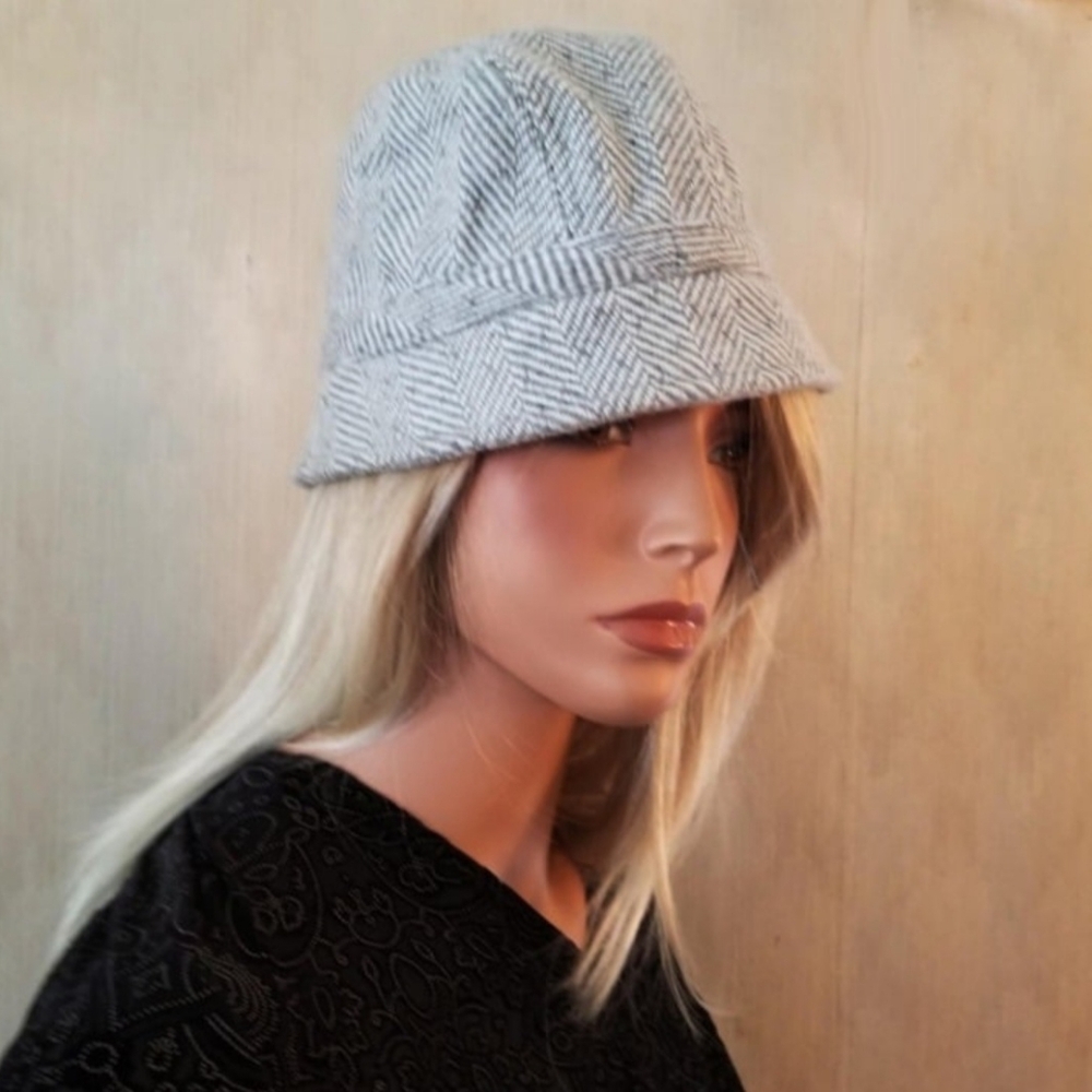 GAP Gray White Tweed Bucket Hat Size S/M Gorpcore Fall